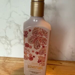 Bath & Body Works Strawberry Snowflakes Hand Soap - Pink and Gold